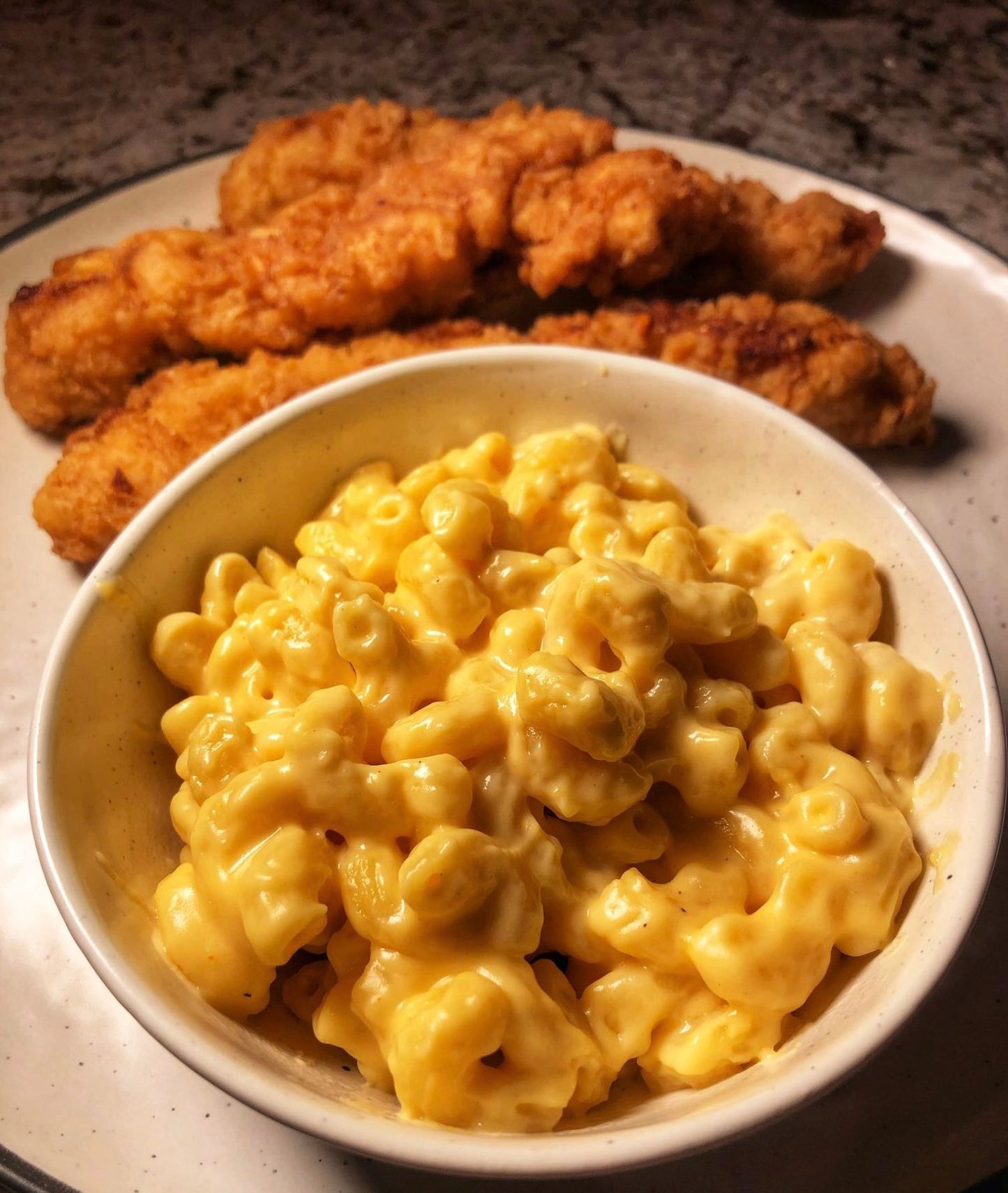 FN206- CREAMY CHEDDAR MAC AND CHEESE & CHICKEN STRIPS
