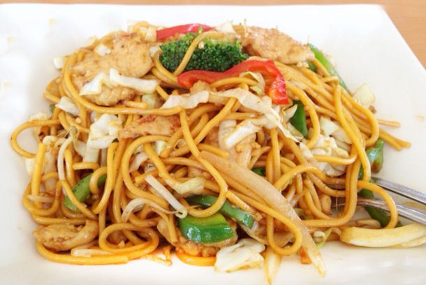 FN089 – Lo Mein de Vegetales, Pollo