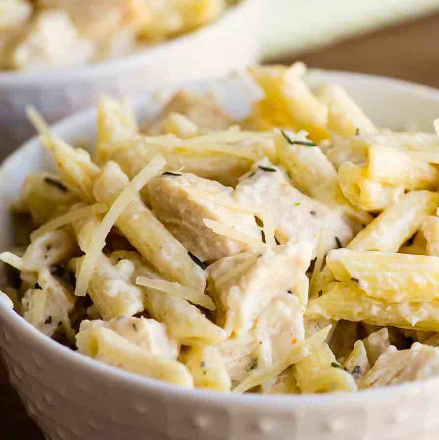 FN180 - Penne Pasta Alfredo con Pollo