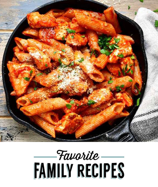 FN205 Penne Pasta en Salsa Marinara y Pechuga de Pollo Empanada