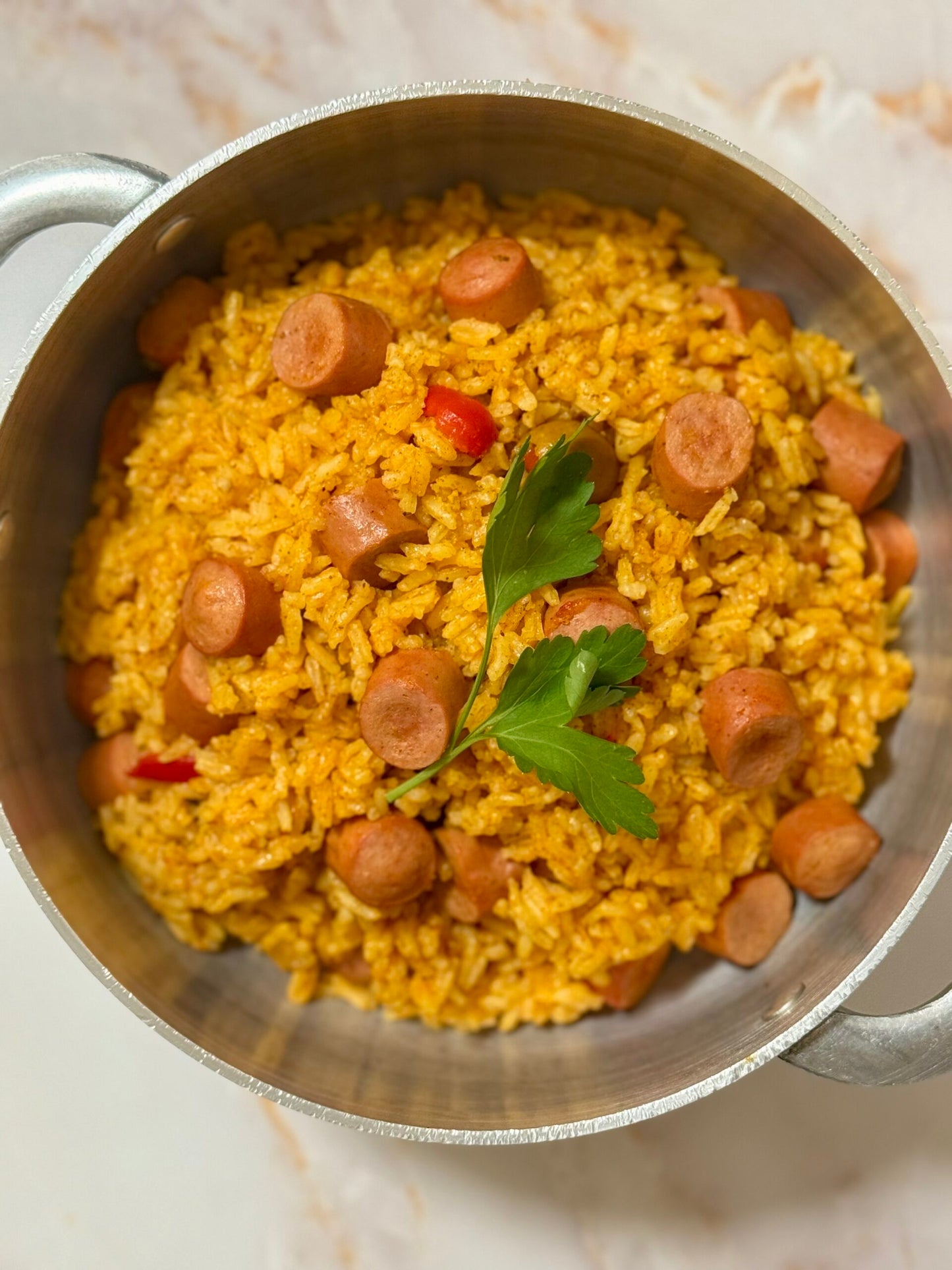 FN113 - Arroz con Salchichas, Cadera de Pollo Estofada y Amarillo